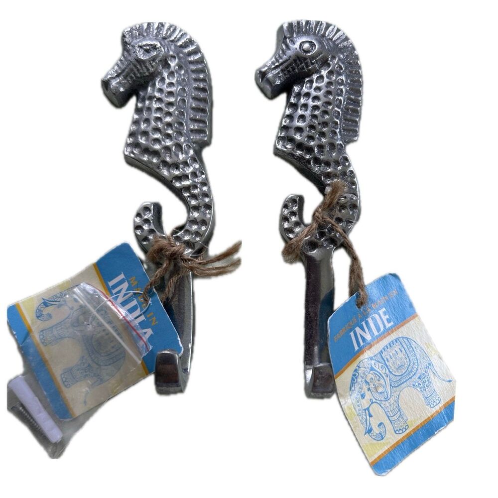 NWT Pair Cast Aluminum 3 Dimensional Art Textured Seahorse Decor Wall Hooks